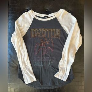 Led Zeppelin Raglan Tee euc size small